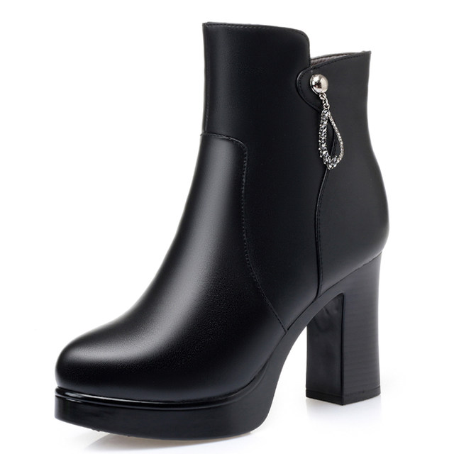 ເກີບສົ້ນສູງສັ້ນເກີບແມ່ຍິງເກີບຫນັງແທ້ຝ້າຍລະດູຫນາວບວກກັບ velvet ຫນາ heels ກາງອາຍຸແມ່ເກີບຝ້າຍກັນນ້ໍາເວທີ catwalk ເກີບ sole ຫນາ