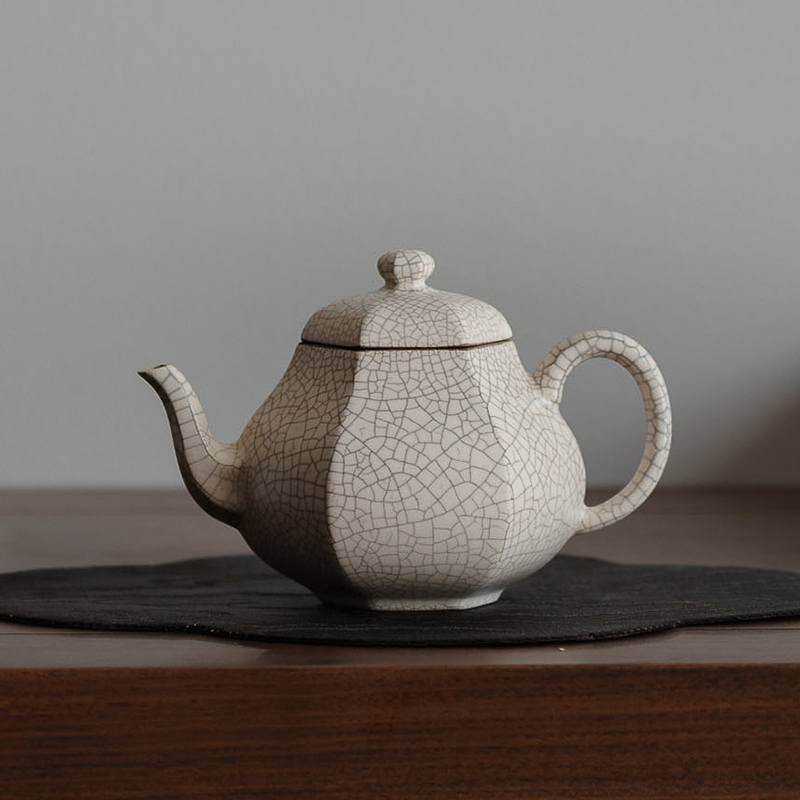 Jingdezhen ceramic teapot with plant ash glaze rushed the teapot single pot of tea, kungfu tea set start small