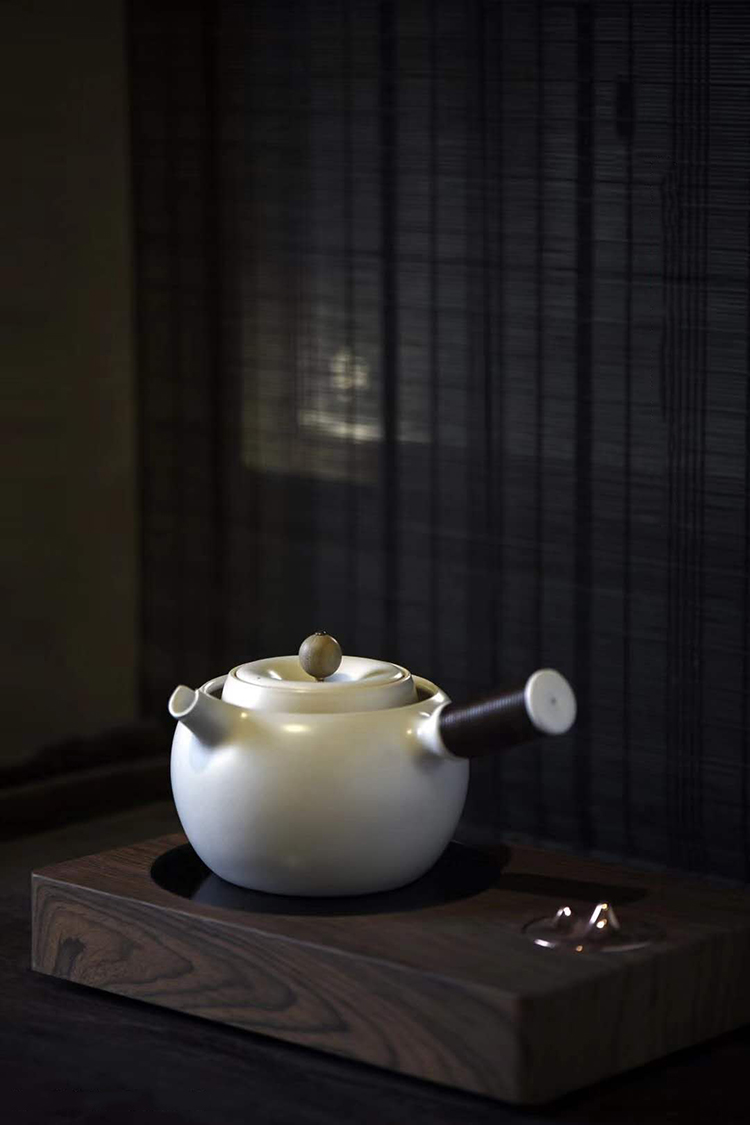 Side of jingdezhen soda glaze ceramic teapot tea boiling pot of household single pot of kung fu tea set small teapot