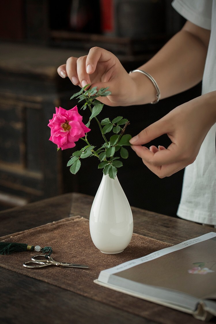 Dehua white porcelain floret bottle furnishing articles of Chinese style living room flower flower arranging ceramic kung fu tea accessories zero with the tea taking