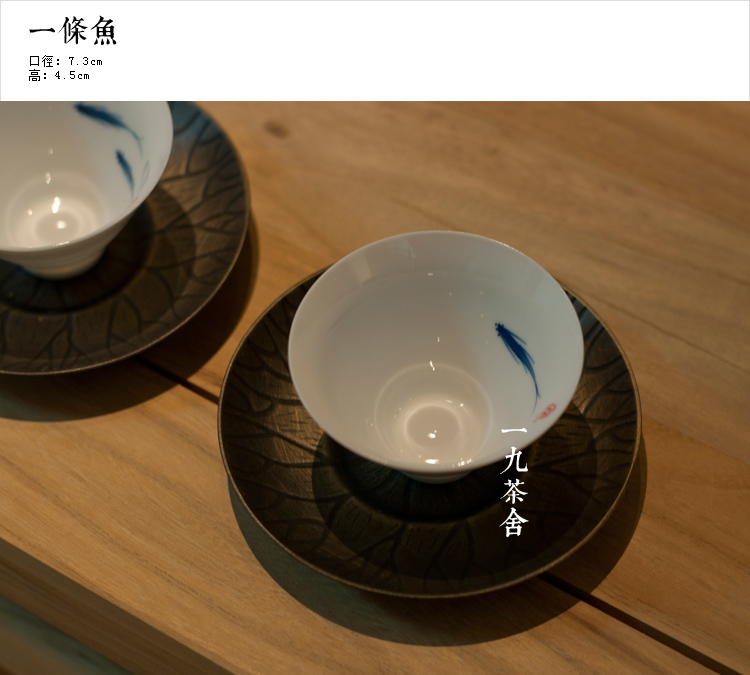 Jingdezhen hand - made carp at upstream of blue and white porcelain ceramic cups 6 cups sample tea cup only kung fu tea cup