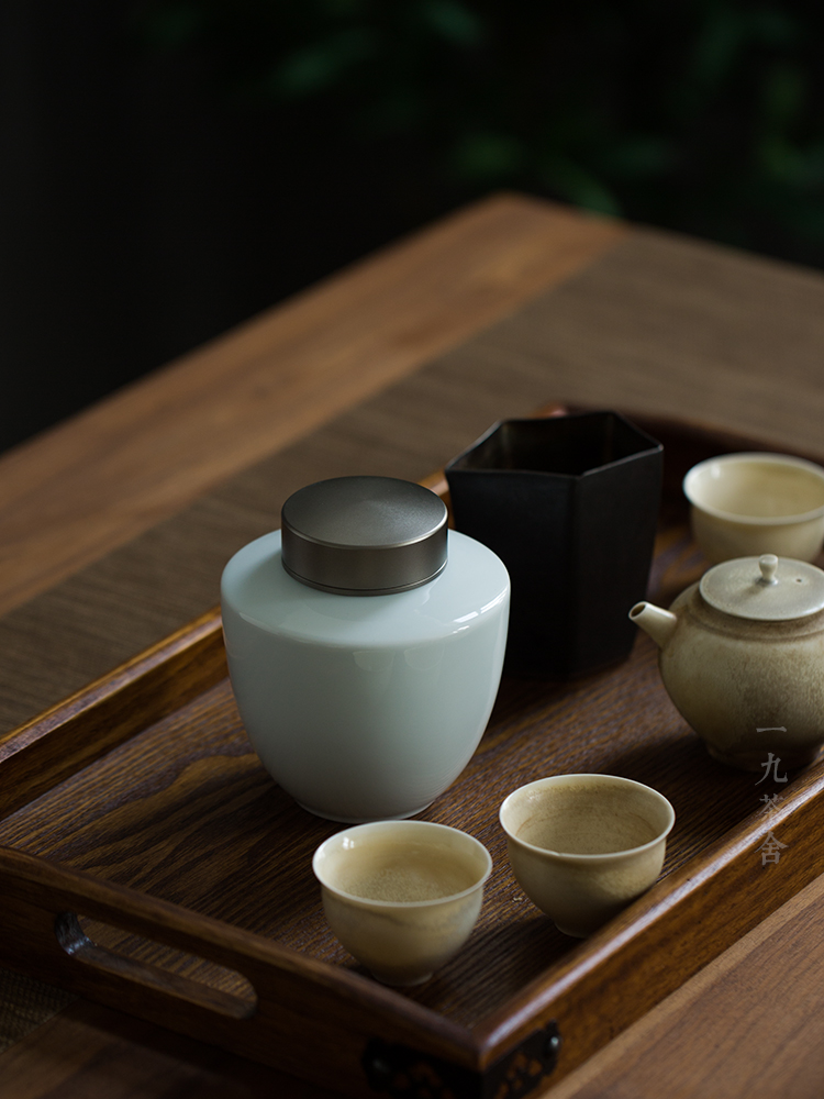 Jingdezhen ceramic seal pot POTS of household small caddy fixings a large black tea, green tea storage POTS storage POTS