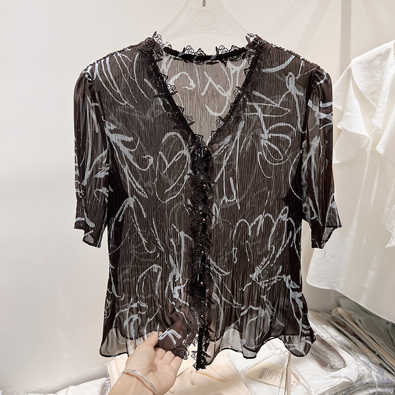2026 New Korean Retro V-Neck Embroidered Patchwork Crinkled Single-Breasted Short-Sleeved Chiffon Shirt for Women Summer