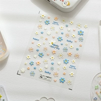 Ранние летние цветы цветут