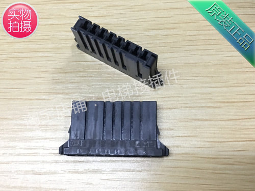 AMP D-3 X 8孔接头 1-178288-7 1个起拍，可直接下单
