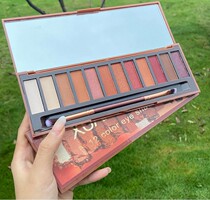 Net red decay city ins Super fire beads matte earth color girl student eye shadow powder plate parity European and American nude makeup