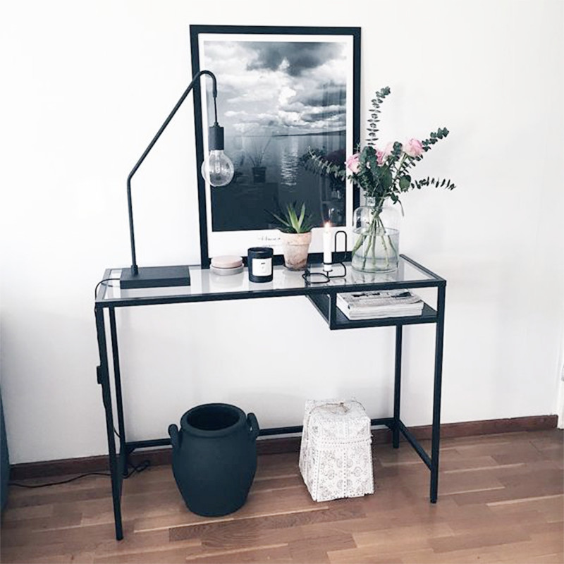 Ins Bắc Âu hiện đại bàn trang điểm phòng ngủ căn hộ nhỏ bàn mini công chúa rèn sắt lắp ráp bàn trang điểm đơn giản - Bàn bàn nhỏ gấp
