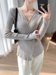 New Autumn and Winter French-Style Designer Niche Inner Wear Top, Slim-Fit V-Neck Cross-Over Knit Pullover Sweater