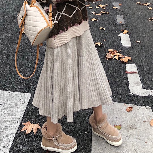 Thickened wool knitted skirt for women, autumn and winter mid-length elegant retro versatile design A-line large hem umbrella skirt