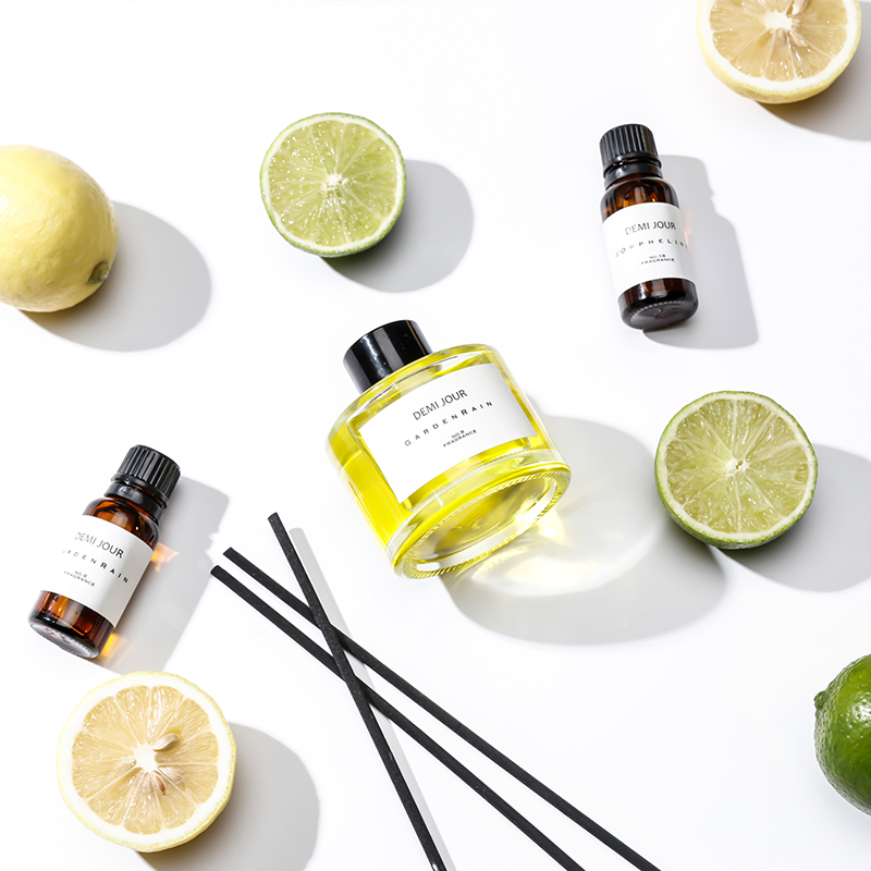 Aromatic household room stays in scented water in the picture car with aromatic oil room sleeping wardrobe delicious toilet aroma