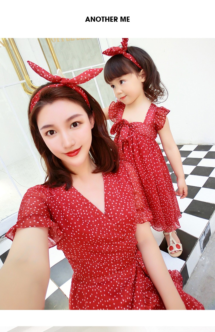AM Sauce Mom [Gửi đai] Mùa hè Mẹ mới Thời trang Phụ nữ phù hợp với gia đình Retro Wind Red Dot Dress áo đẹp mẹ và bé gái