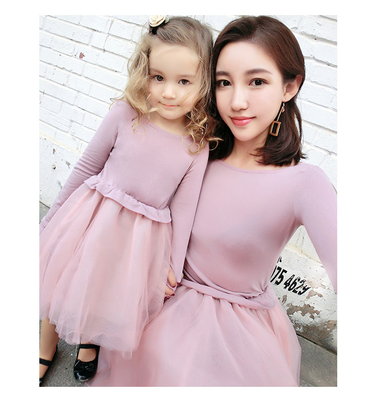 AM sốt mẹ nhà 2018 nữ phụ nữ in lưới váy công chúa váy mùa thu và mùa đông váy lưới đỏ công chúa cha mẹ-con quần áo gia đình giá rẻ
