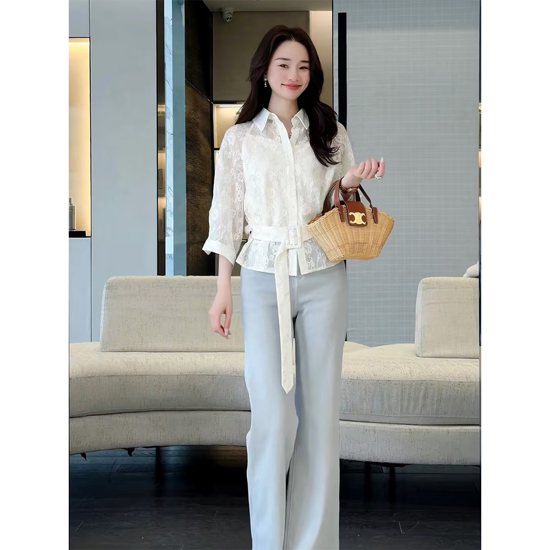 Qiu Yingying's Unique Waist-Cinching Lace Shirt with Floral Lace Embroidery and a Cut-Out Collar