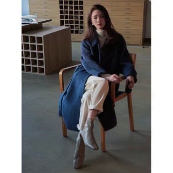 邱莹莹 HELA AOMI “苏力线.深海谧蓝”50%苏力+绵羊毛50%大衣