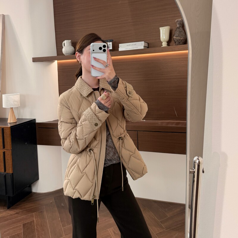 Qiu Yingying's Quilted Short down Jacket with Drawstring Waist and Patchwork Small Chanel Collar for Women