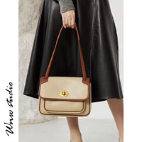 Бежевый кожаный кленовый лист