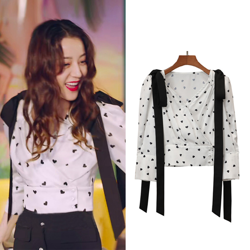 Happiness at your fingertips Dili Reba Zhou put the same shirt female design sense niche Chiffon floral square collar top