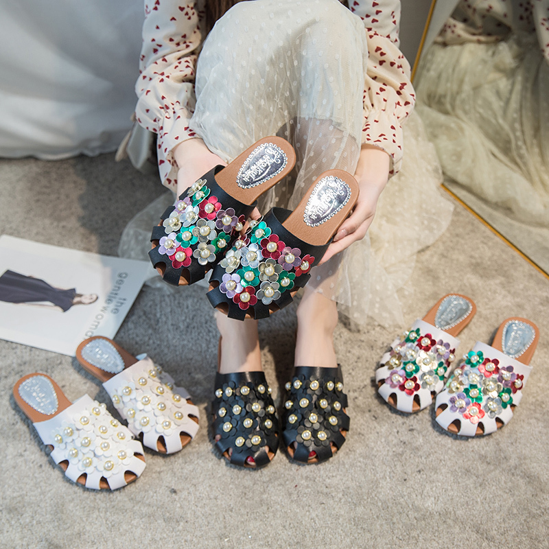 European Style 2023 Summer Pearl Hollow-Out Closed-Toe Flat Sandals, Fashionable and Elegant Roman Sandals for Outdoor Wear