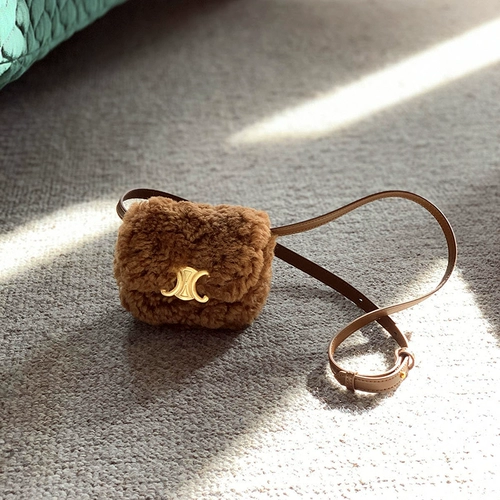 Помада, маленькая небольшая сумка