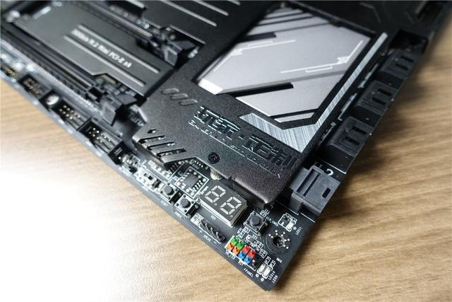 CPU+显卡双水冷，打造光污染主机