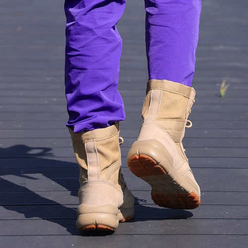 Нескользящие износостойкие высокие дышащие сапоги, кожаная альпинистская обувь подходит для пеших прогулок для влюбленных