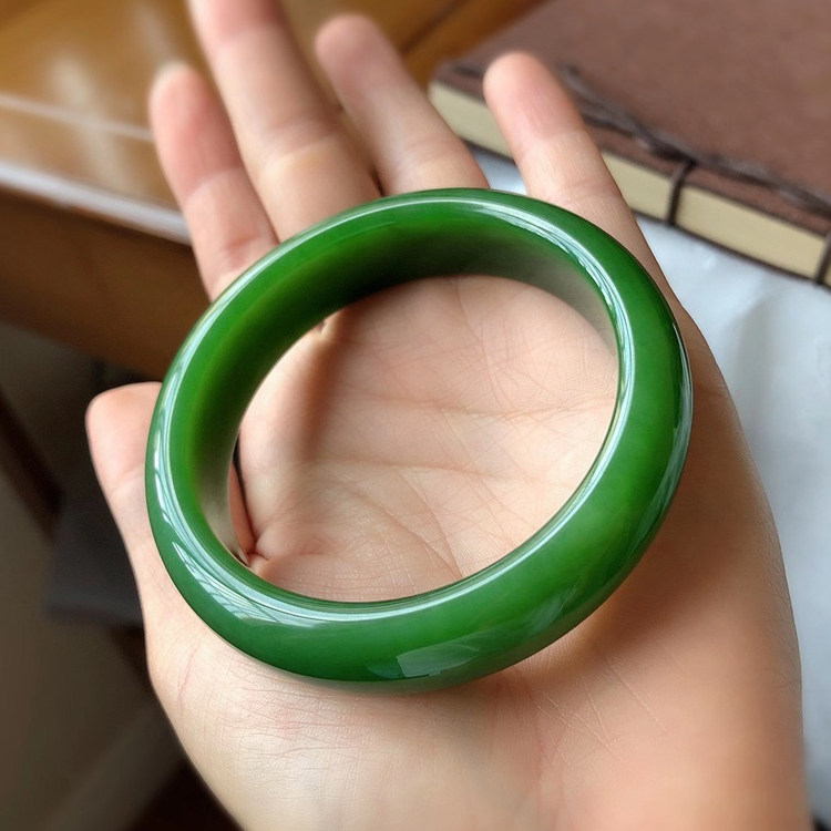 The old pit and the Tian Yubi jade bracelet women's collection of the collection bracelets for the ancient sun green no black spots