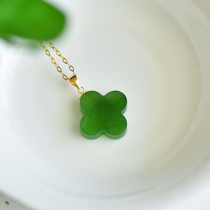 Natural Beyjade Quadruleaf Grass Pendant 18K Gold Inlaid Female Style Pennyoyang Green Ornament Lock Bone Chain Lucky Grass