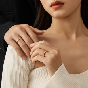 周大生黄金戒指情侣对戒计价足金活口结婚三金订婚生日礼物送女友