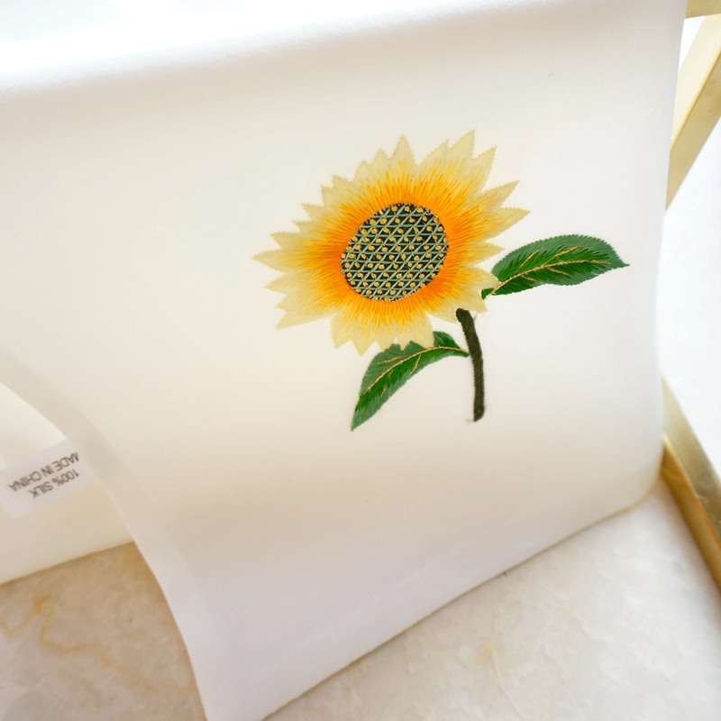 Pure hand-made embroidery silk handkerchief original design embroidered silk sunflower handkerchief gift box