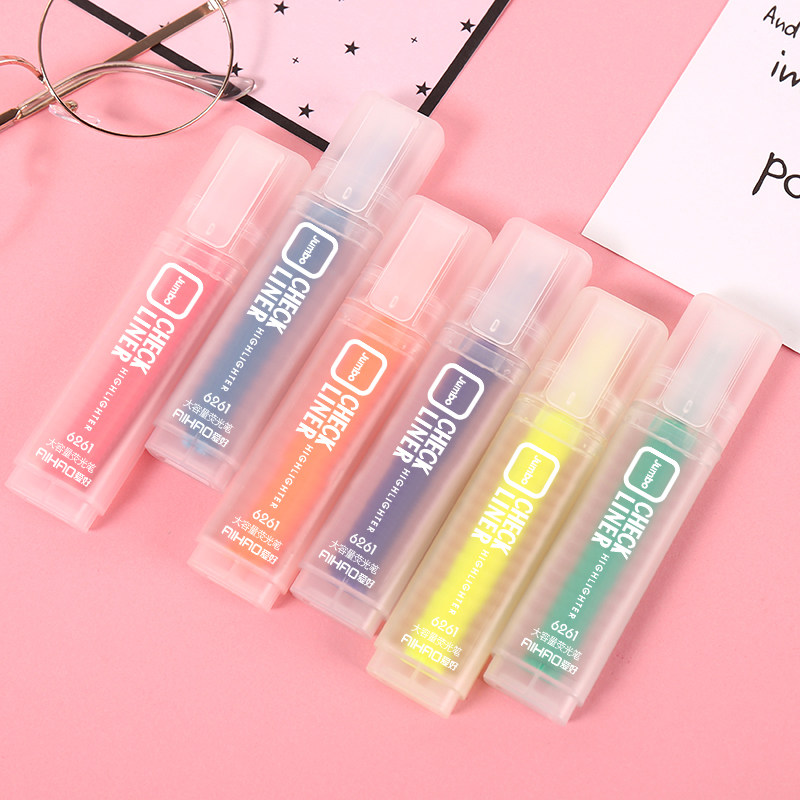 Students use a fluorescent pen large capacity Candy Color Mark Pen Silver Light Flash Stroke with a key colored marker pen