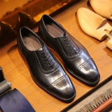 Элитные деловые кожаные туфли в британском стиле ретро, ​​модные мужские повседневные туфли из натуральной кожи с квадратным носком 𫔮Брошь из резной кожи Goodyear