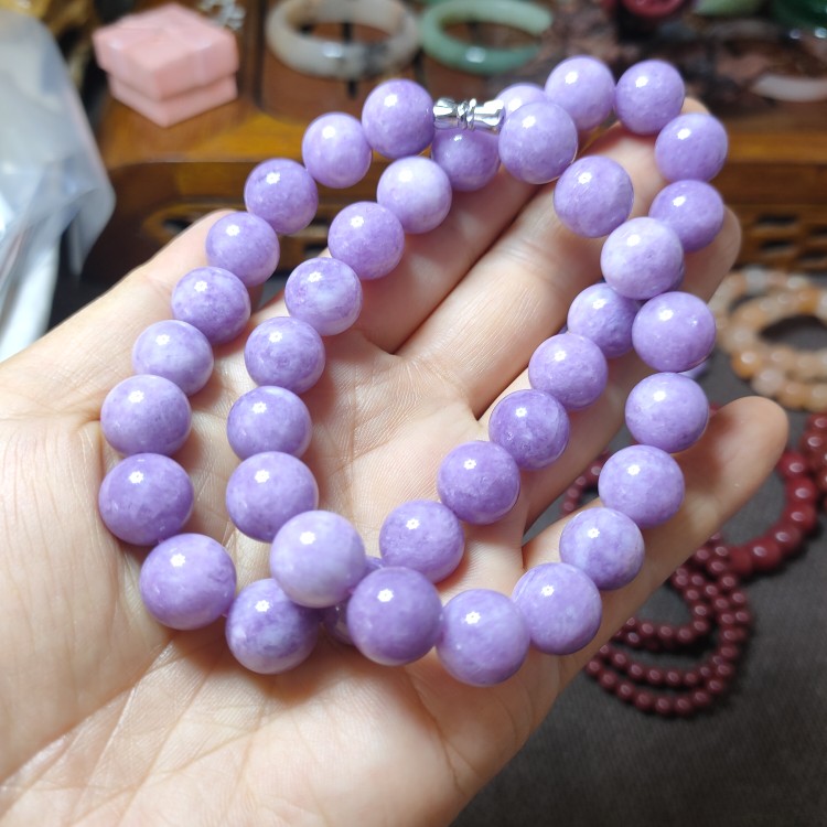 Desert Edge She Tai Cui Featured Xinjiang Lilac Purple Jade Lavender Color 12mm Necklace The color is really fairy