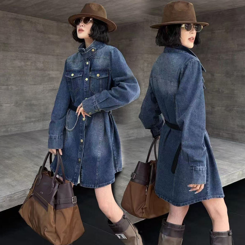 Plus-Size Women's Stylish Denim Dress with a Turn-Down Collar, Waist-Cinching Design, Slimming Effect, Casual Shirt Dress, Fashionable and Versatile Plus-Size Women's Stylish Denim Dress with a Turn-Down Collar, Waist-Cinching Design, Slimming Effect, Casual Shirt Dress, Fashionable and Versatile