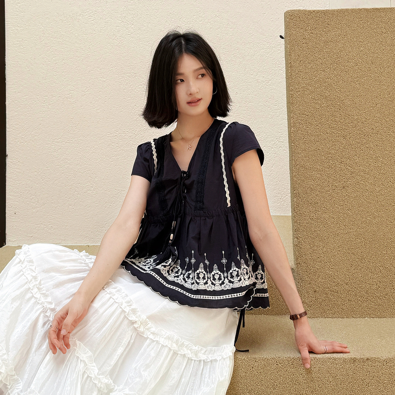French-Style Embroidered Lace-Up Shirt for Women, V-Neck, Loose Fit, 2026 Summer, Heavy Lace Patchwork, Floral Doll Shirt Top