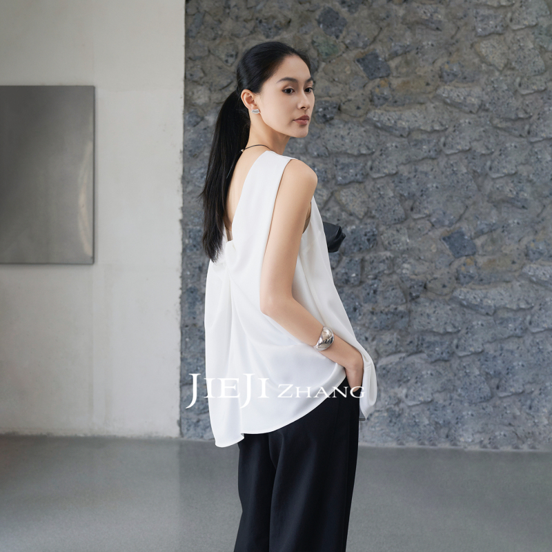 Zhang Qi Jieji Zhang Round Neck Sleeveless Vest T-Shirt for Women Summer 2026 New Twist Design Top Zhang Qi Jieji Zhang Round Neck Sleeveless Vest T-Shirt for Women Summer 2026 New Twist Design Top