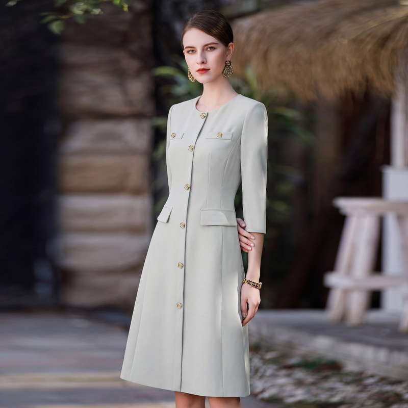 Ai Shangchen's Gentle Commuter Style Three-Quarter Sleeve Dress for Women, Mid-Length with Metal Buttons, Enhances Complexion, Elegant A-Line Dress with Round Neck