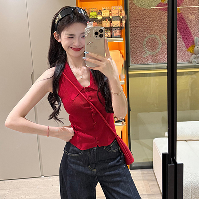 French Retro Red Polo Collar Sleeveless Knitted Short-Sleeved T-Shirt for Women in Summer, Slim Fit, Beautiful and Unique Top French Retro Red Polo Collar Sleeveless Knitted Short-Sleeved T-Shirt for Women in Summer, Slim Fit, Beautiful and Unique Top