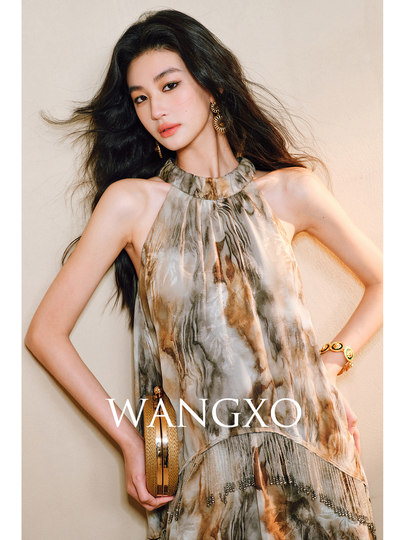 Wangxo｜Oil Painting-Like Gorgeous Satin Jacquard｜Beaded Tassel French and Italian Romantic Off-Shoulder Halter Dress