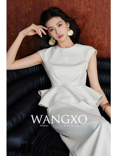 Wangxo｜Heavyweight Double-Sided Pique Woven Fabric｜Hepburn-Style Waist-Cinching Umbrella-Shaped Top & High-Waisted Skirt Set