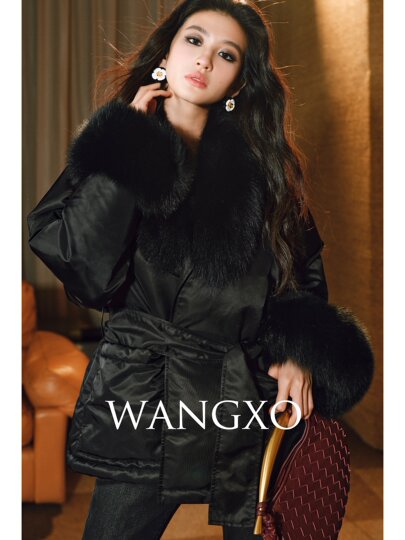 Wangxo｜Highly Fluffy Hungarian 90 White Duck Down｜Detachable Fox Fur Collar｜Waist-Cinching Short down Jacket