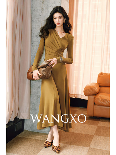 Wangxo｜Luxurious Soft Knit Material｜Artistic Sculptural Pleats｜Overlapping V-Neck Tailored Slim-Fit A-Line Dress