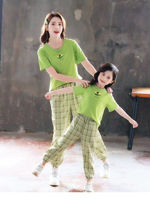 Cô gái mùa hè phong cách phương Tây lưới màu đỏ giản dị phù hợp với mẹ và con Trang phục của phụ huynh-con Hàn Quốc áo thun ngắn tay ngắn tay quần tây mỏng - Trang phục dành cho cha mẹ và con