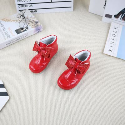 On the 3rd floor, there are new spring and autumn styles of flat-bottomed round toe bow Velcro lace-up single-lined Korean version girls' short boots and leather boots