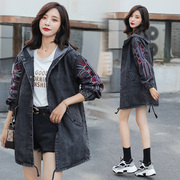 Denim jacket của phụ nữ che đậy dài tay mùa xuân và mùa thu mới vừa chiều dài lớn mã chất béo top mm thời trang agehood đội mũ trùm đầu đội mũ trùm đầu áo gió