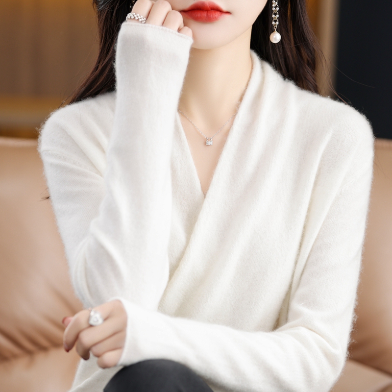 High-End New Cashmere Sweater for Women, Soft and Cozy Cashmere, Autumn and Winter Cross V-Neck Base Layer, This Year's Trendy and Stylish Sweater