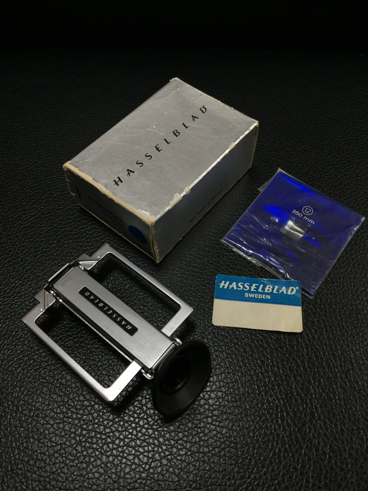 Hasselblad Hasu Sport Quick Viewfinder taking the view frame