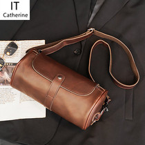 Hong Kong 2022 Korean version of the new single shoulder satchel fashion ride Mens round satchel Casual Retro Cortex Sloping Satchel