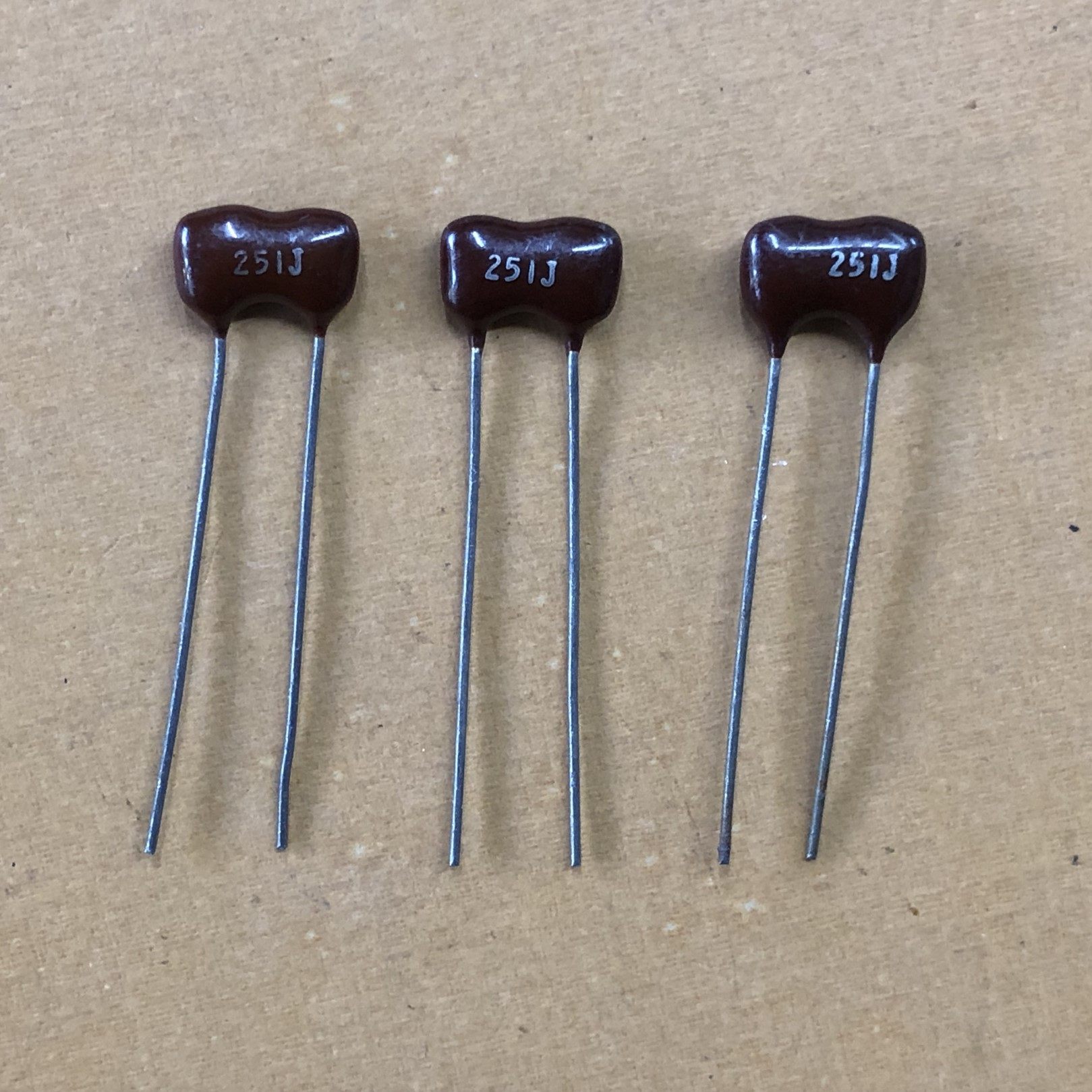 Mica capacitor 300V250P 250P 300V original Japanese mica capacitor pitch 6MM