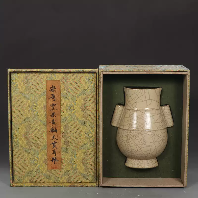 旧藏南宋哥窑米黄釉大贯耳瓶