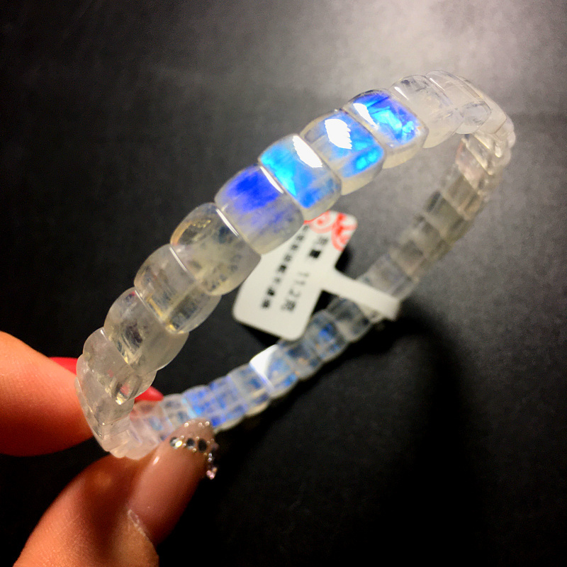 Natural Blue Moonstone Single-Circle Bracelet, Glass-Like Blue Light, Ice-Type Colored Light, Friendship Style Crystal Jewelry Gift Natural Blue Moonstone Single-Circle Bracelet, Glass-Like Blue Light, Ice-Type Colored Light, Friendship Style Crystal Jewelry Gift
